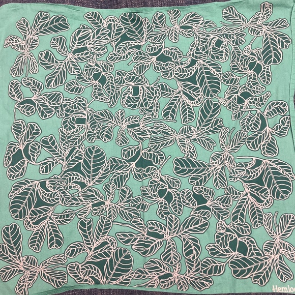 Hemlock Scarf - Picture 1 of 3